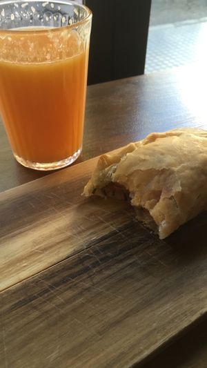 Fresh orange juice & vegan empañada at La Finca in Mallorca