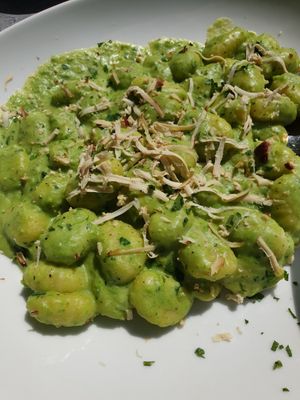 Gnocchi mit erbsenpesto at Rossini in Estenfeld