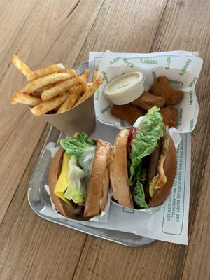 Schnitzroy, Chilli Cheese, nuggets with ranch sauce and BBQ fries  at Henry's Burgers in Fitzroy