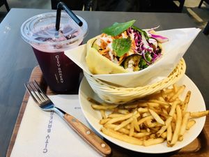 ファラフェルピタサンド (Falafel pita bread).  at The City Bakery  in Tokyo