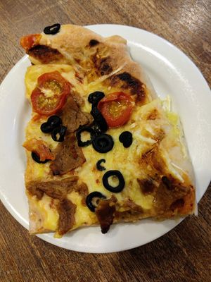 Vegan Vöner pizza at Turun Kirjakahvila in Turku