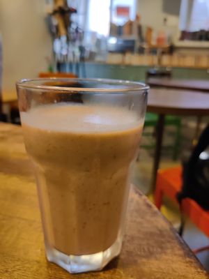 Vegan Strawberry-banana smoothie at Turun Kirjakahvila in Turku