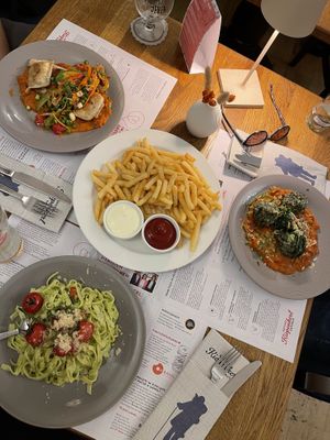 Maultaschen, Tagliatelle, Spinat Knödel, Pommes  at Grosser Kiepenkerl in Muenster