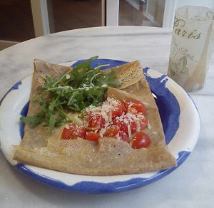Rucola, tomatoes in combination with parmiggiano or vegetable spread - vegetarian, vegan at Crêperie Chez Moi in Eschwege
