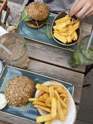 Burgers and chips at Peter Pane - East Side Mall in Berlin