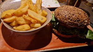 "Der Crunchige" and fries at Peter Pane - East Side Mall in Berlin