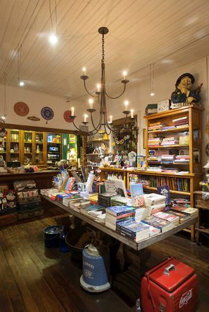 Tem uma livraria super charmosa! at Emporio Canela in Canela