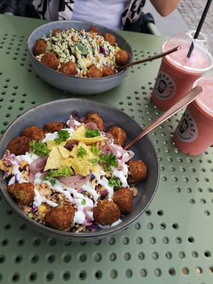 Falafel bowls + Youngster drink (juice) at We Feat Pure Organic in Aarhus