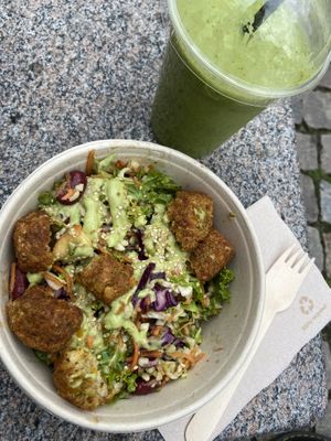 Green gun smoothie and plant Bowl :) at We Feat Pure Organic in Aarhus