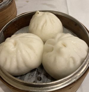 Steamed vegetarian bun (flour, greens, mushroom) at M Garden Vegetarian 常悅素食 in Kowloon