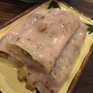 Steamed rice noodle rolls wrapped with wild mushrooms at Pure Veggie House 心齋 - Xīn Zhāi in Kowloon