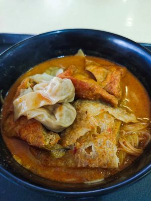 Yummy laksa with $1 of wan ton at Kang Su 康素 - Sims Dr in Central Singapore