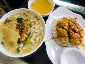 Chicken rice at Kang Su 康素 - Sims Dr in Central Singapore