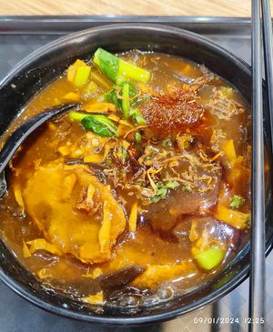 Kang Su Guo Mian 康素锅麵 - added green veggies ❤️ at Kang Su 康素 - Sims Dr in Central Singapore