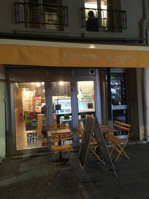 Outside  at Gourmet Burger in Paris