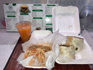 Ordered the spaghetti, mushroom wrap, papaya juice (all were delicious fr fr!) at NewLife Natural Vegetation Cell Food in Nassau