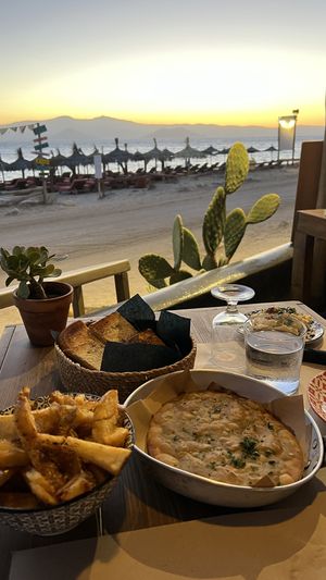 Potato’s, fennel pie, bread and hummus  at Tohu in Naxos
