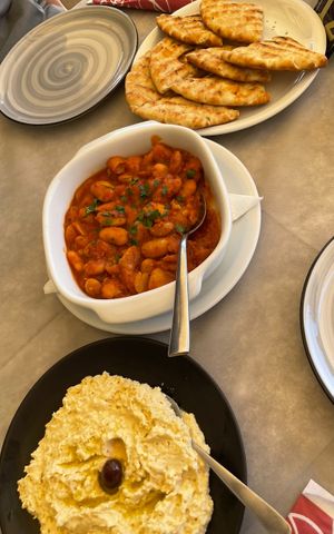 Hummous, beans in tomato sauce, pita bread (2 portions)  at da Veronica in Kefalonia
