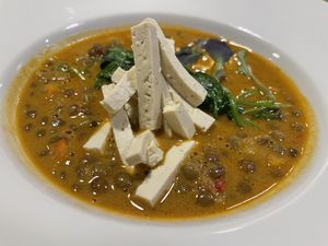 Main course: Lentils with curry and coconut milk, vegetables, tofu and spinach - also from lunch menu at Te Quiero Verde in Barcelona