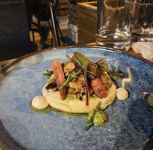 Heura con parmentier de aponiato y pesto  at Te Quiero Verde in Barcelona