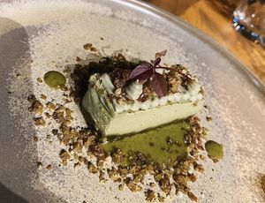 Cheesecake crudivegano de matcha y pistacho  at Te Quiero Verde in Barcelona