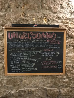 Daily menu on the wall at Un Gelsomino in Salerno