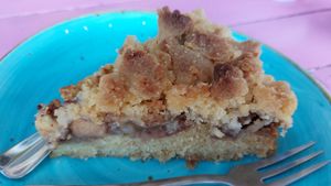 Their apple crumble is so flavorful! at Pico Feliz in Samara