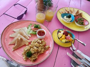 Vegan scrambled 'eggs' at Pico Feliz in Samara