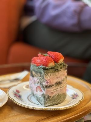 Harmonized flavor. All flavors are layered well. Mugwort cake sheet and mugwort cream, Strawberry and strawberry cream, fresh strawberry and cake sheet.  at Cafe La Moire in Jeonju