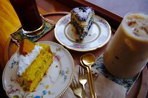 Sliced Sweet Pumpkin Cake, Blueberry Coconut Cake, Vanilla Latte, and Americano at Cafe La Moire in Jeonju