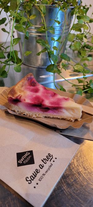 Cheesecake mit Kirschen at Swing Kitchen - Laupenstraße in Bern
