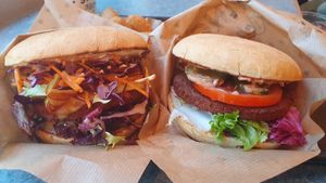 Cheese Burger and Swing Burger at Swing Kitchen - Laupenstraße in Bern