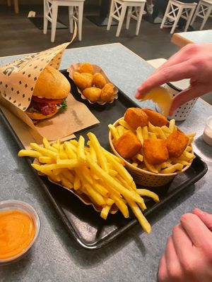 Bacon burger, chili cheese nuggets, vish and chips  at Swing Kitchen - Laupenstraße in Bern