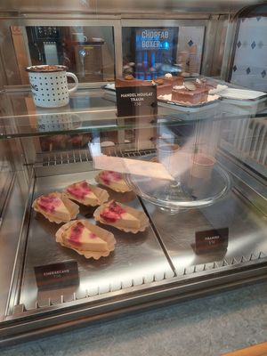 What a beautiful choice! After went to Bakery Bakery, I wasn't very hungry but I took a Tiramisu. It's been a while! I have the feeling it gets always better! Was so so so good! at Swing Kitchen - Laupenstraße in Bern