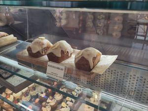 Vegan GF banana bread at Tauer in Turin