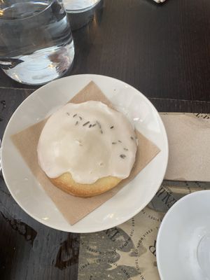 Lemon and lavender cookie   at Tauer in Turin