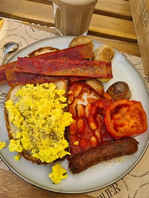 Full English breakfast, veganized at Tauer in Turin