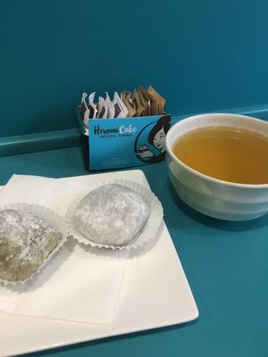 Mochi and tea at Hiromi Cake in Rome