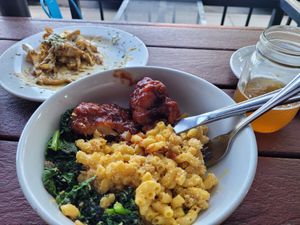 Bbq Cauliflower and Mac n cheese at Tasty Harmony in Fort Collins