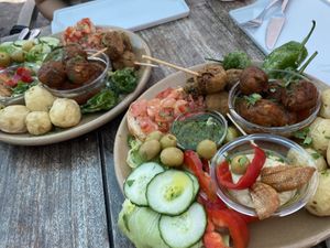 2 vegane Tapasteller für 4 Personen  at Bar La Galeria in Lanzarote