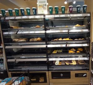 backwaren, vegan sind z. b. fast alle brote, aber es gibt auch schokocroissants at denn's Biomarkt - Ruttenscheider Str  in Essen