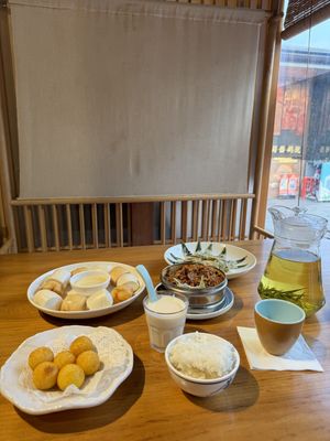 The sauce for the buns was condensed milk, but the yogurt is vegan so if you want the buns order the yogurt and dip the breads in it. It was delicious   at A Lotus on the Water 清水荷花 - 文殊坊店 in Chengdu