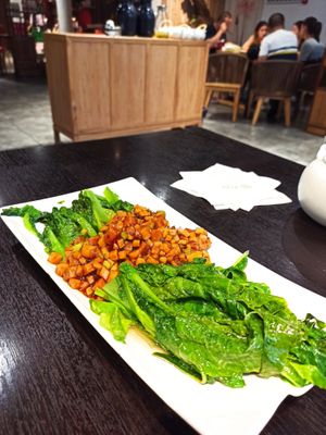 Green veg with tangy sauce at A Lotus on the Water 清水荷花 - 文殊坊店 in Chengdu