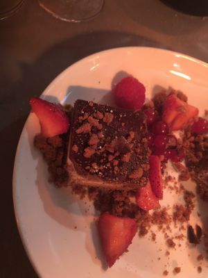 Vegan tiramisu with red fruit and speculaas crumble, super delicious 😍 at Brasserie de Kolonie  in Antwerpen