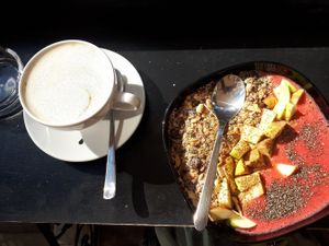 Chai latte and smoothie bowl with granola (combination) at Drukarnia in Gdansk