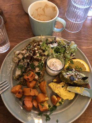 vegan falafel with accompaniments  at Personne n'est parfait in Bordeaux