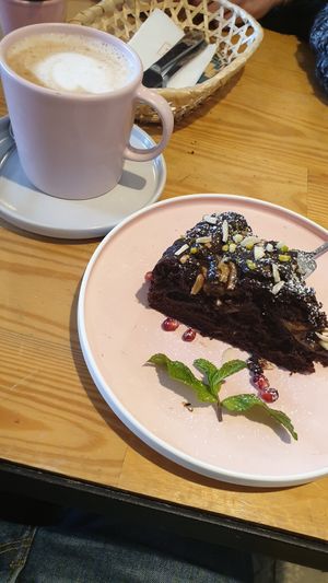 Chocolate cake and oatly cappuccino at Yummy Mummy Vegan Bistro in Berlin