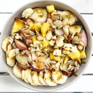 Porridge for breakfast at Yummy Mummy Vegan Bistro in Berlin