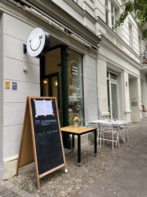 Outside seating  at Yummy Mummy Vegan Bistro in Berlin
