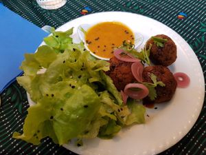 Tempeh balls at Monkey Mood in Bordeaux